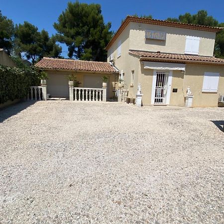 Suite Spa Acces Autonome Beaucaire  Bagian luar foto