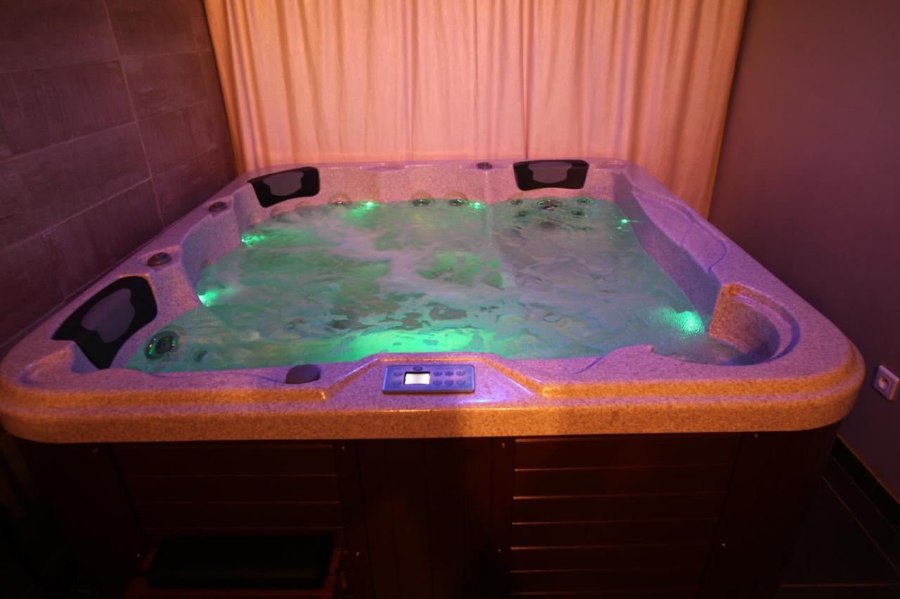 Suite Spa Acces Autonome Beaucaire  Bagian luar foto